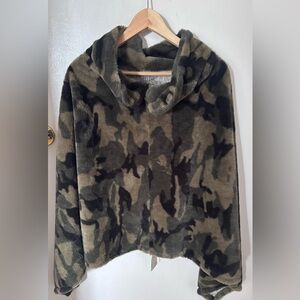 FADIVO NEW YORK Women's Camouflage Pullover Fleece Sweater Green Soft One Size